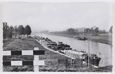 18319 Gezicht op het Amsterdam-Rijnkanaal te Wijk bij Duurstede, ter hoogte van de Prinses Irenesluis.
